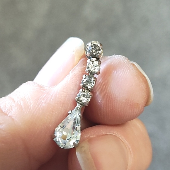 KRAMER NY VINTAGE 50s SILVER-TONE RHINESTONE CRYSTAL DROP SCREWBACK 1" EARRINGS - Picture 3 of 10